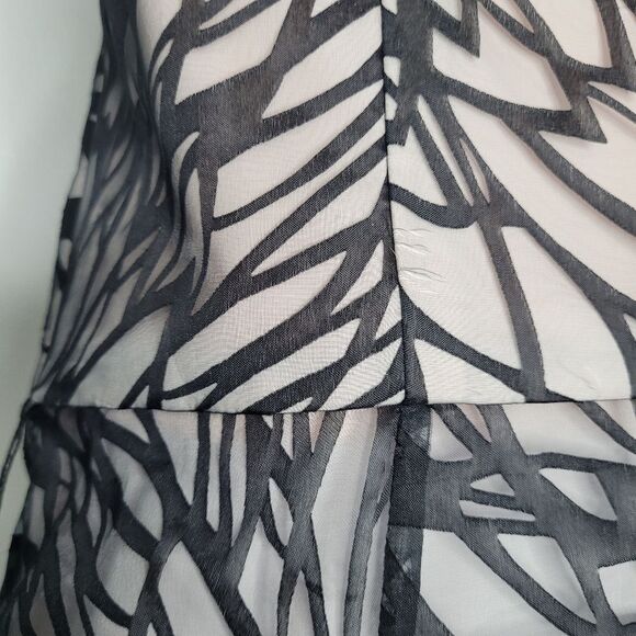 White House Black Market abstract flower outlined print structured bodice 10 - Picture 8 of 10